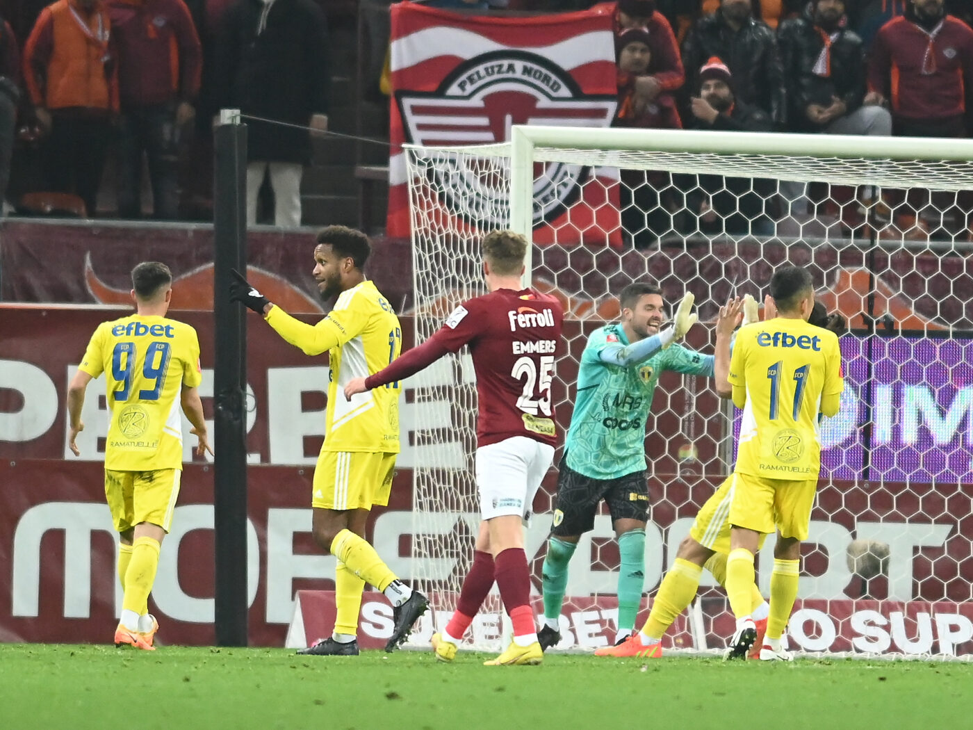 Rapid – Petrolul, Live Video Online, de la ora 21:30, în etapa a 5-a din Superliga. Derby cu tensiune la cote maxime în Giulești: învingătoarea urcă pe loc de play-off! Echipele de start