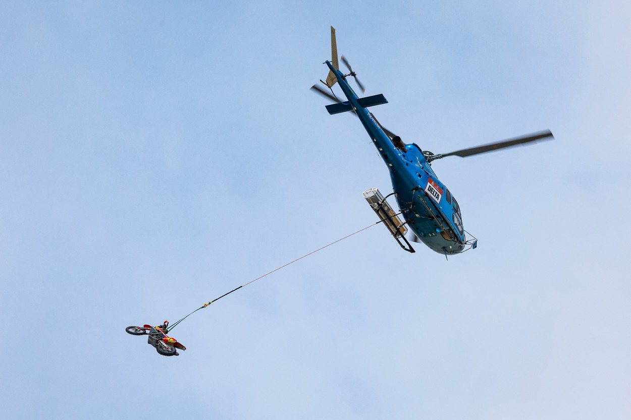 Dezastru la început de an pentru o vedetă din Raliul Dakar! Câștigătorul de anul trecut a ajuns cu avionul la spital și a fost nevoit să abandoneze. Ce a făcut Emanuel Gyenes