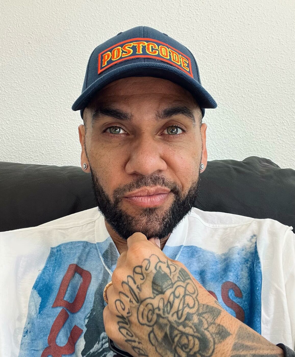 Dani Alves se afundă tot mai tare în scandalul de agresiune sexuală: a oferit trei versiuni contradictorii ale evenimentelor și a afișat o atitudine arogantă în fața judecătorului de caz!