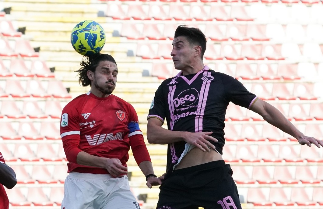 Emoții mari pentru Ionuț Nedelcearu. Avionul cu care se deplasa Palermo a cedat înainte de decolare, iar partida de Serie B a fost amânată