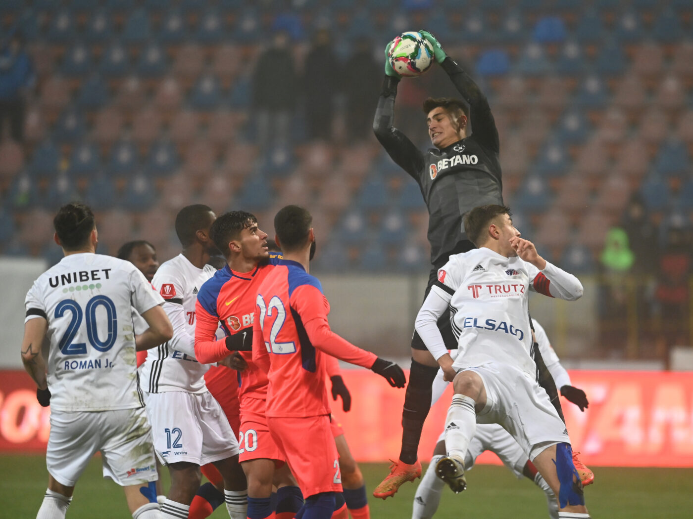 FC Botoșani reacționează după ce a fost acuzată că nu-și apără corect șansele în Superliga. „Vrem să batem FCSB de 10 ori la rând, dar nu reușim!”