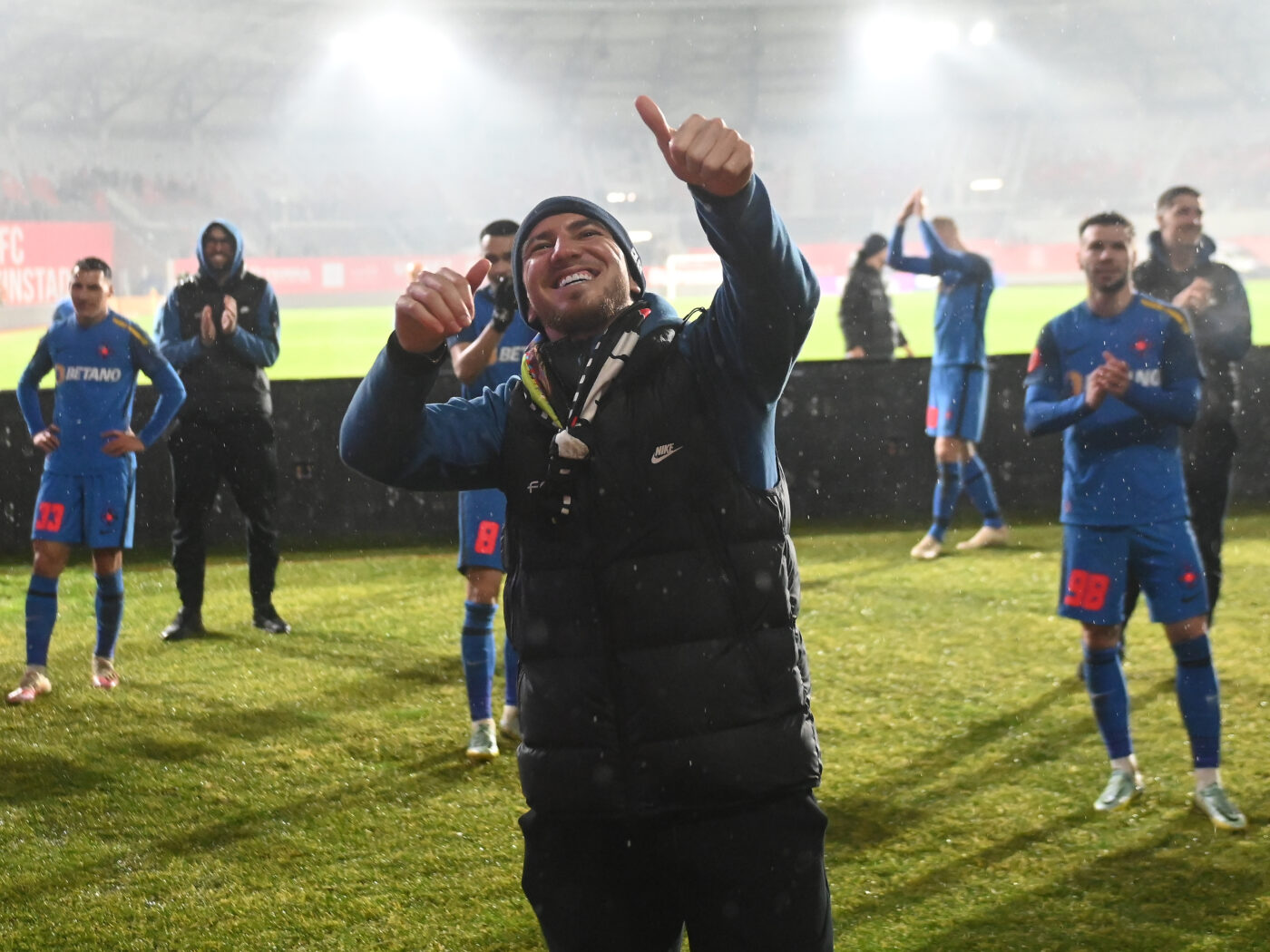 Reacția suporterilor, după ce Deian Sorescu a sărbătorit cu galeria lui FCSB și a purtat eșarfă anti-Dinamo: „A venit omul să joace fotbal la Steaua. Bravo lui!”