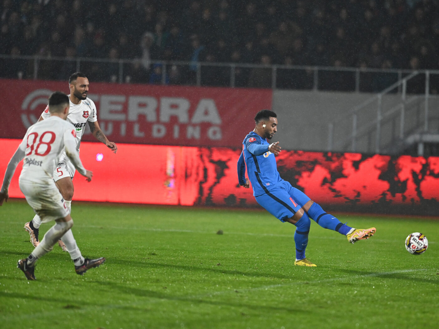 Ponturi pariuri pentru FCSB – Farul Constanța, derby-ul săptămânii în Superliga României (P)