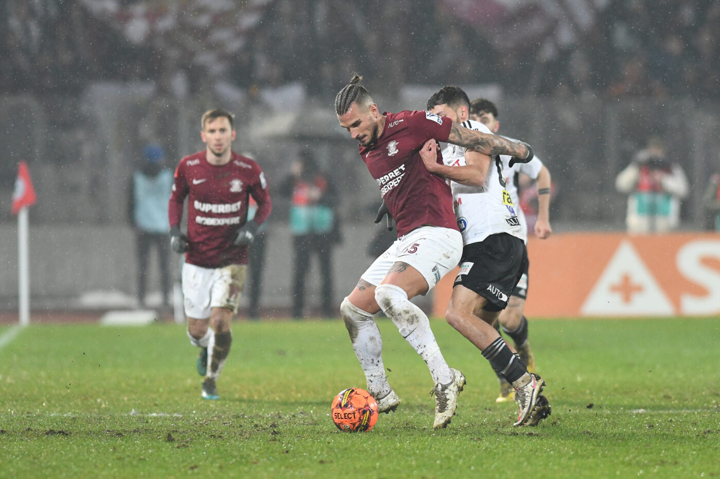 Marko Dugandzic, contrariat de starea gazonului de pe Cluj Arena: „Nu-mi vine să cred că la prima ligă sunt astfel de terenuri!”