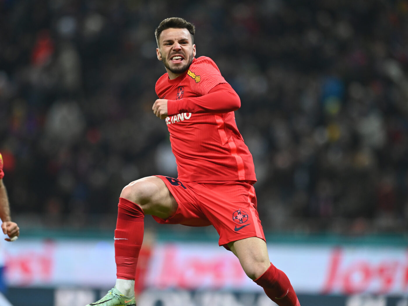 Gol senzațional reușit de FCSB pe ruta Florinel Coman – Andrei Cordea! Roș-albaștrii au deschis scorul pe Arena Națională
