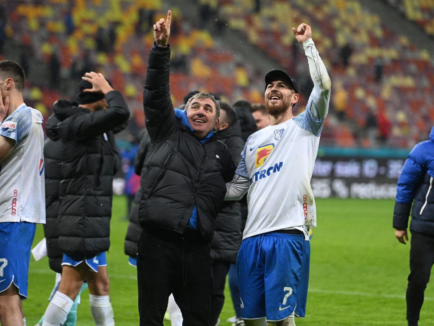 S-a aflat ce i-a zis Gică Hagi lui Denis Alibec în vestiar, după ce atacantul a fost eliminat la Craiova! „Regele” nu și-a ascuns nicio clipă sentimentele: „Asta i-am spus”
