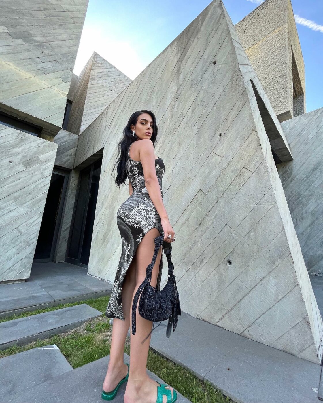 Georgina Rodriguez, în centrul atenției după ce s-a vehiculat că se desparte de Cristiano Ronaldo! Tânăra a atras toate privirile la evenimentul organizat de Al Nassr | FOTO & VIDEO