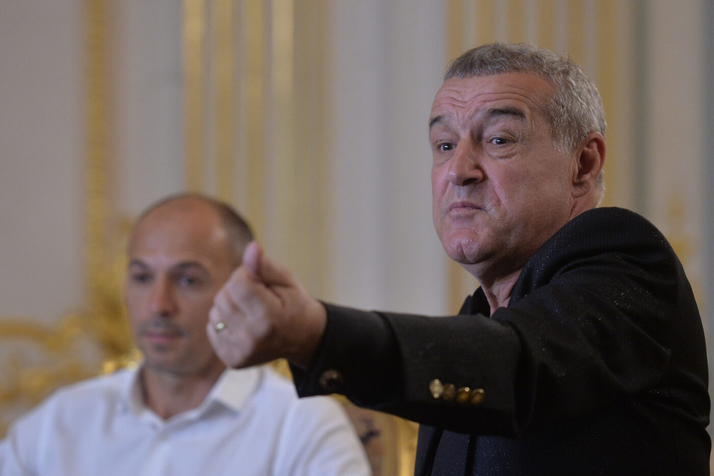 Gigi Becali nu s-a mai putut abține și a intervenit: cine va sta pe banca celor de la FCSB în primul meci oficial din 2023. Ce se întâmplă cu Leo Strizu
