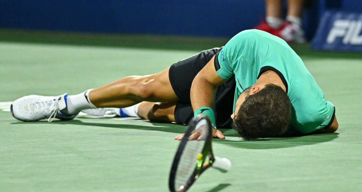 Gest violent pe terenul de tenis: „Aproape și-a decapitat adversarul!” Ce decizie a luat arbitrul de scaun | VIDEO