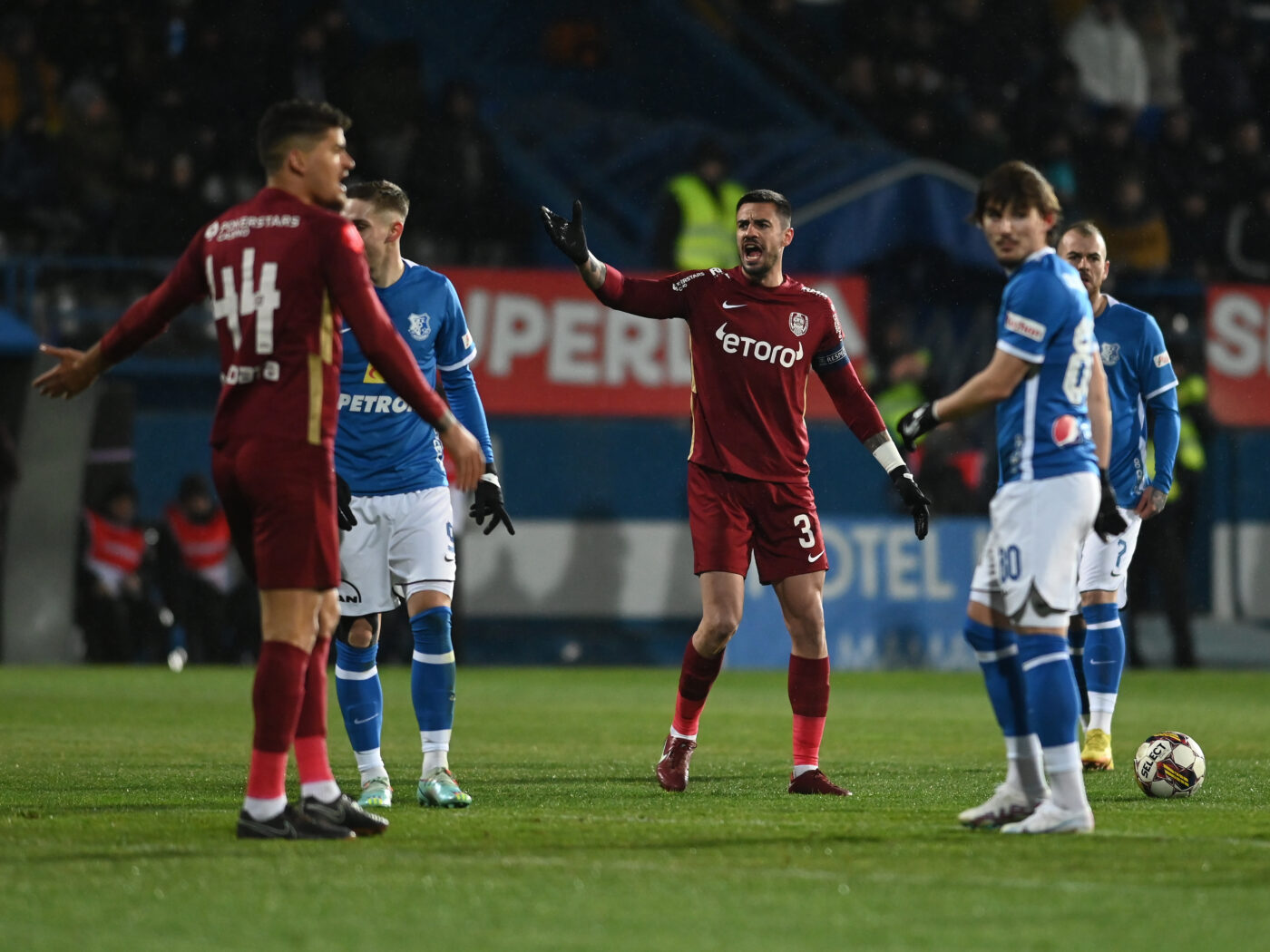 Jucătorii lui Dan Petrescu se contrazic după victoria cu Farul Constanța. „Vrem să fim din nou campioni!” / „Trebuie să rămânem cu picioarele pe pământ!”