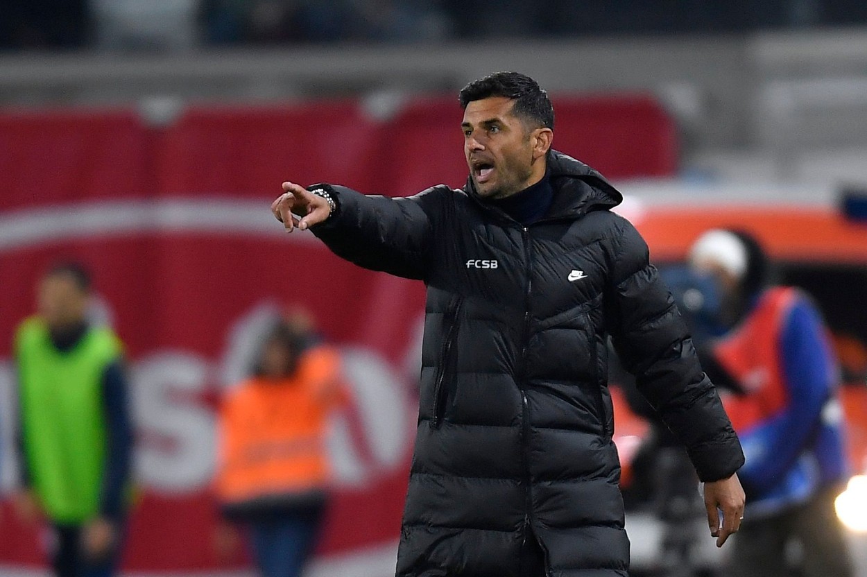 Nicolae Dică, planuri foarte mari în Superliga! Aflat în vacanță, tehnicianul i-a băgat în ședință pe șefii clubului | EXCLUSIV