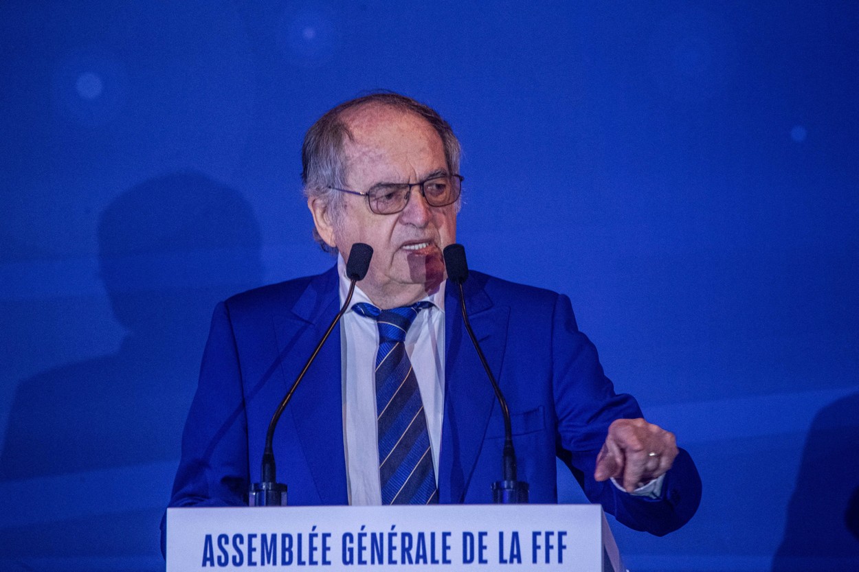 După ce l-a umilit pe Zinedine Zidane, președintele FFF, Noel Le Graet, plătește cu postul: a fost suspendat temporar de la conducerea fotbalului din Hexagon! Bărbatul a fost acuzat și de hărțuire sexuală