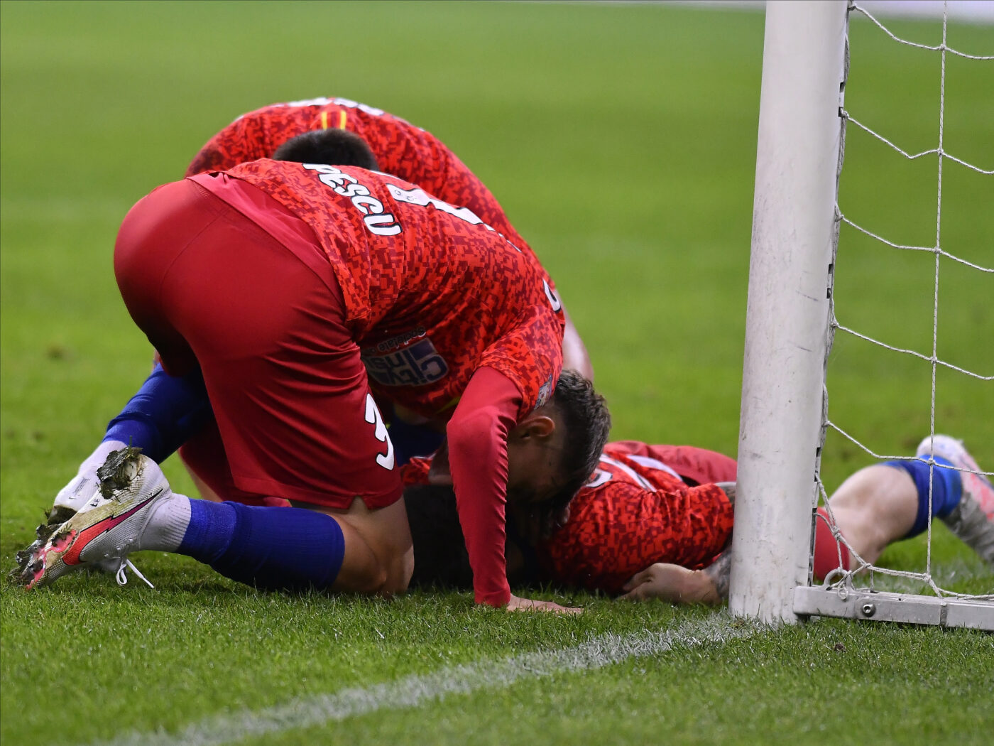Noi detalii despre problemele medicale care i-ar putea încheia cariera la nivel înalt unui fotbalist de la FCSB. „Se întâmplă şi situaţii din astea în viaţa unui jucător!”