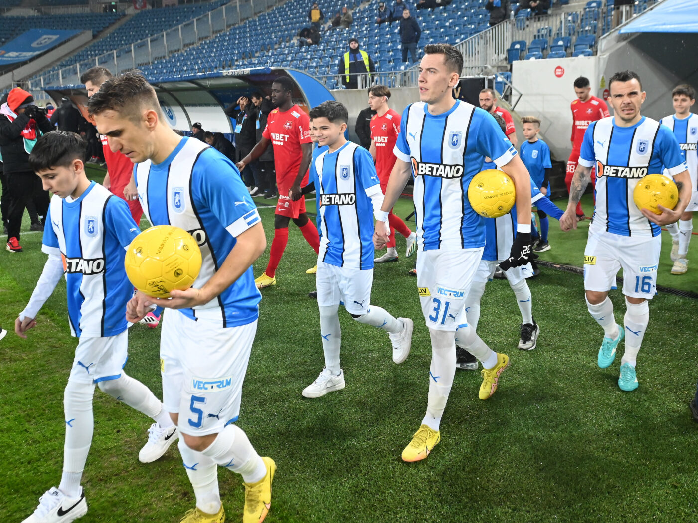 Fotbalistul pe care Mihai Rotaru a plătit o sumă uriașă e la un pas să fie dat afară de la Universitatea Craiova!