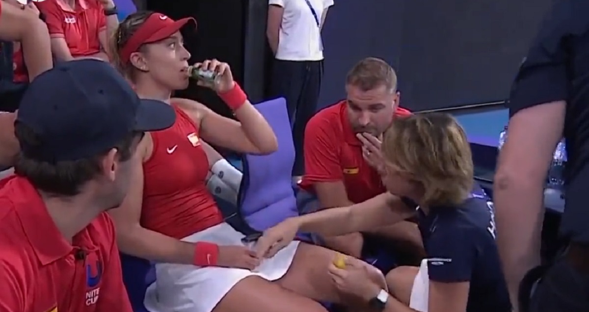De necrezut! Ce suc minune a băut Paula Badosa în timpul meciului de la United Cup: chinuită de crampe, iberica și-a distrus adversara după ce a luat poțiunea magică | VIDEO