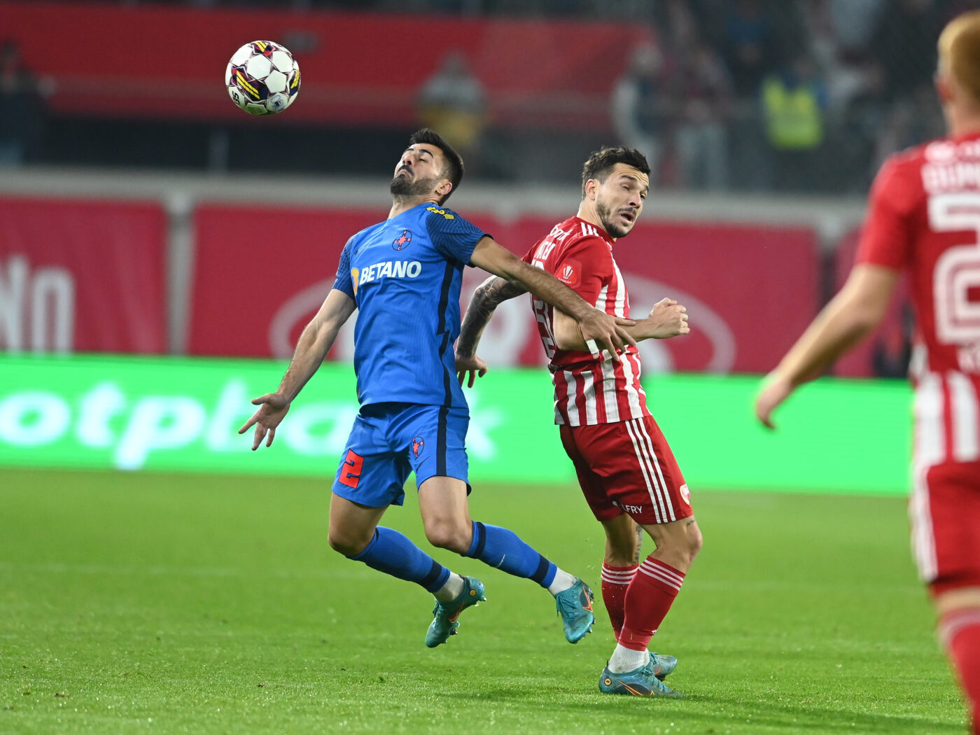 Valentin Crețu a fost din nou ținta ironiilor! Ce a spus Ciprian Marica despre aportul ofensiv al fundașului de la FCSB: „Pigliacelli centrează mai bine decât el”