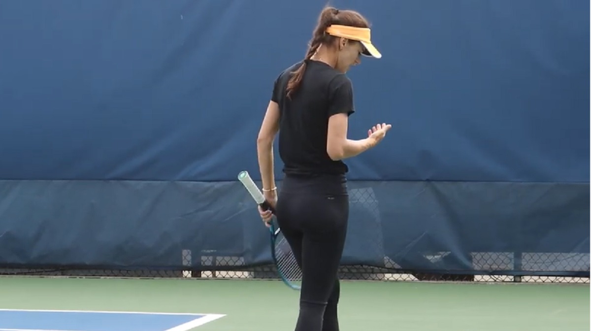 Sorana Cîrstea a rămas perplexă când a văzut legitimația noului ei antrenor! Detaliul care a făcut-o să ridice ștacheta înainte de Australian Open: „E legendă!” FOTO