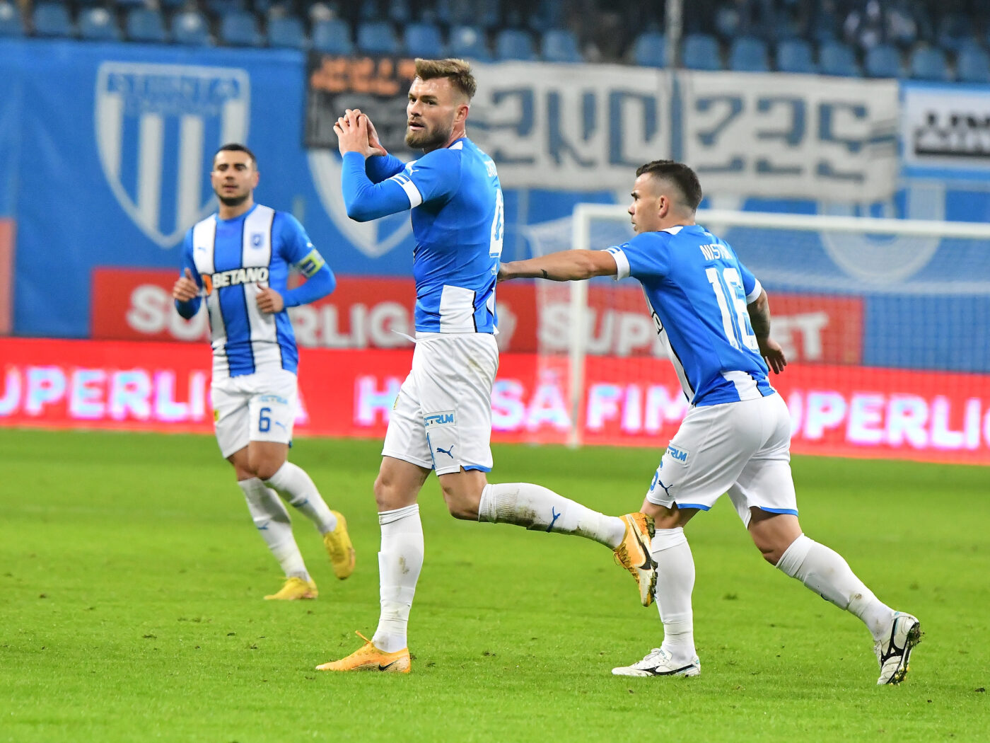 Universitatea Craiova – Hermannstadt, duel pentru un loc de play-off. Vezi ponturile zilei din Superliga României (P)