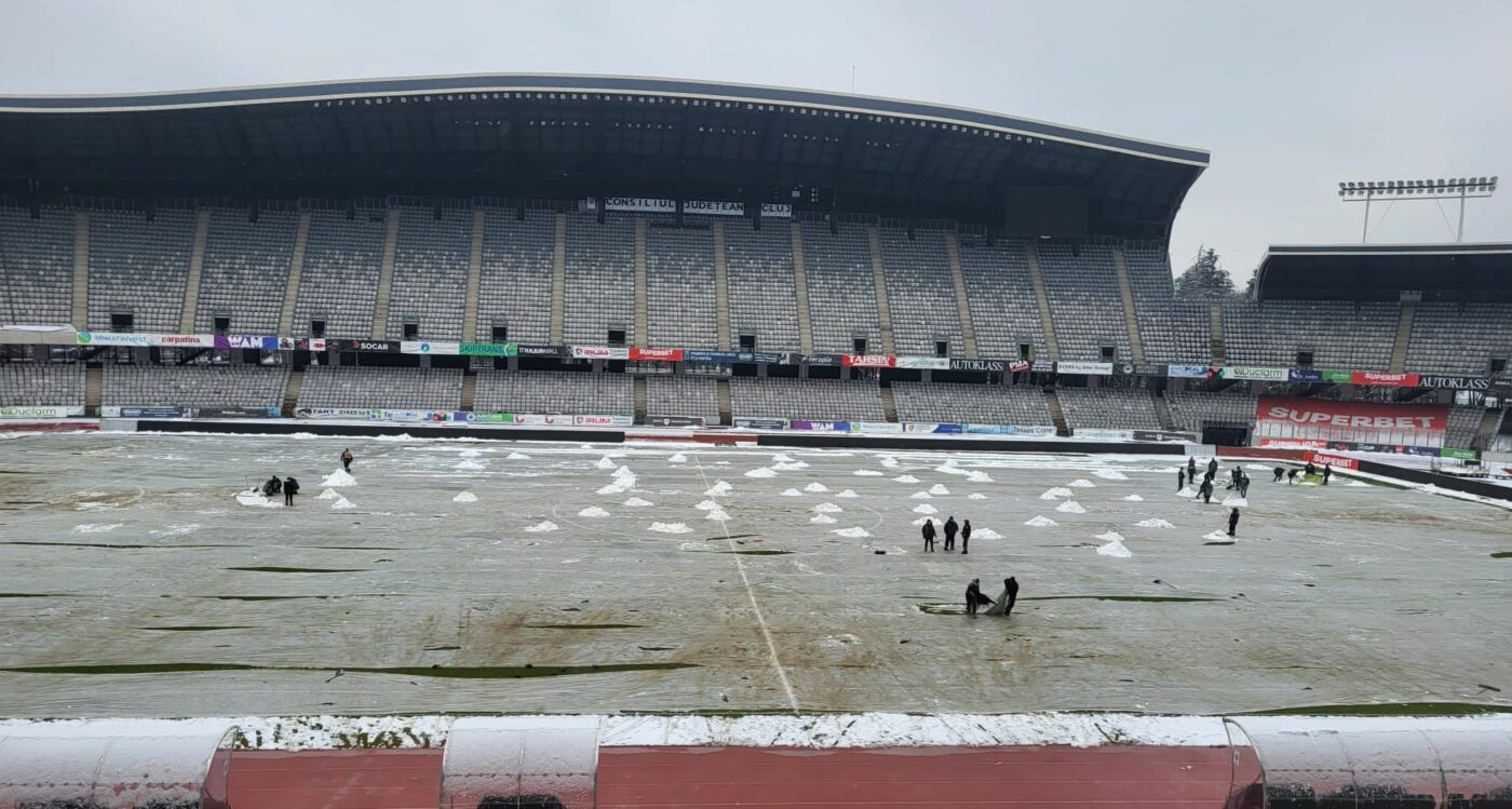 Se mai joacă diseară U Cluj cu Rapid București? Cum arată gazonul stadionului din Ardeal, după ce a nins în abundență! FOTO PROSPORT