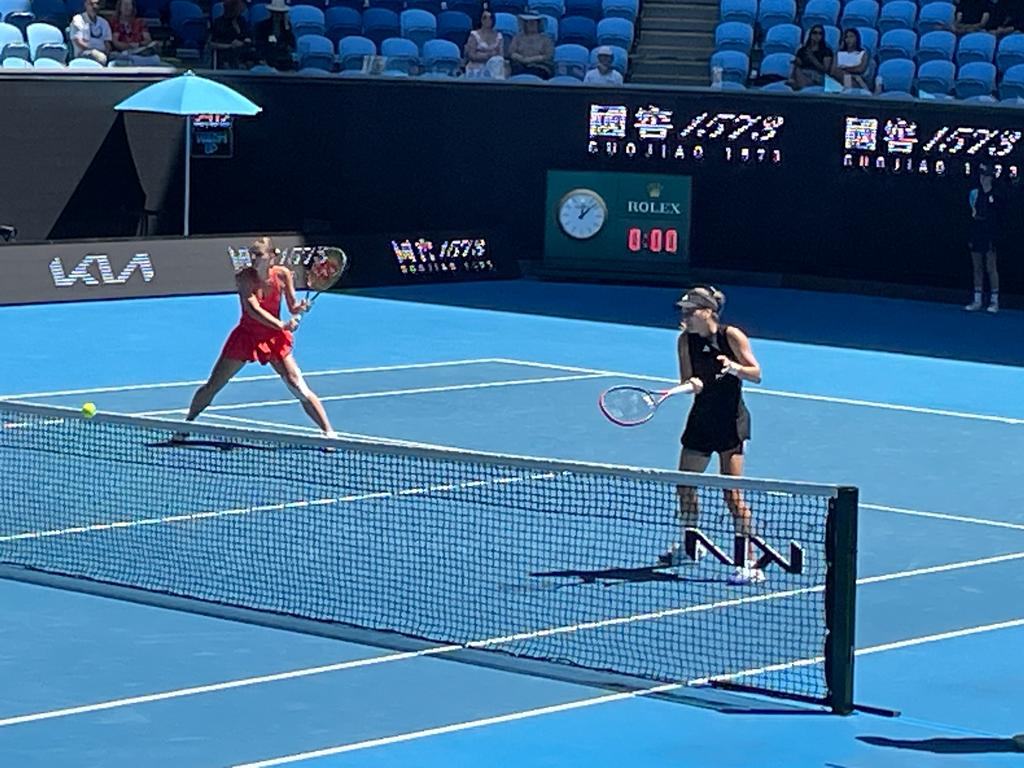 Corespondență Australian Open 2023 | Gabriela Ruse, eliminată! „Dă-o în pisici. Nu greșește nicio minge”, a scos-o din sărite „peretele’ Siniakova | FOTO