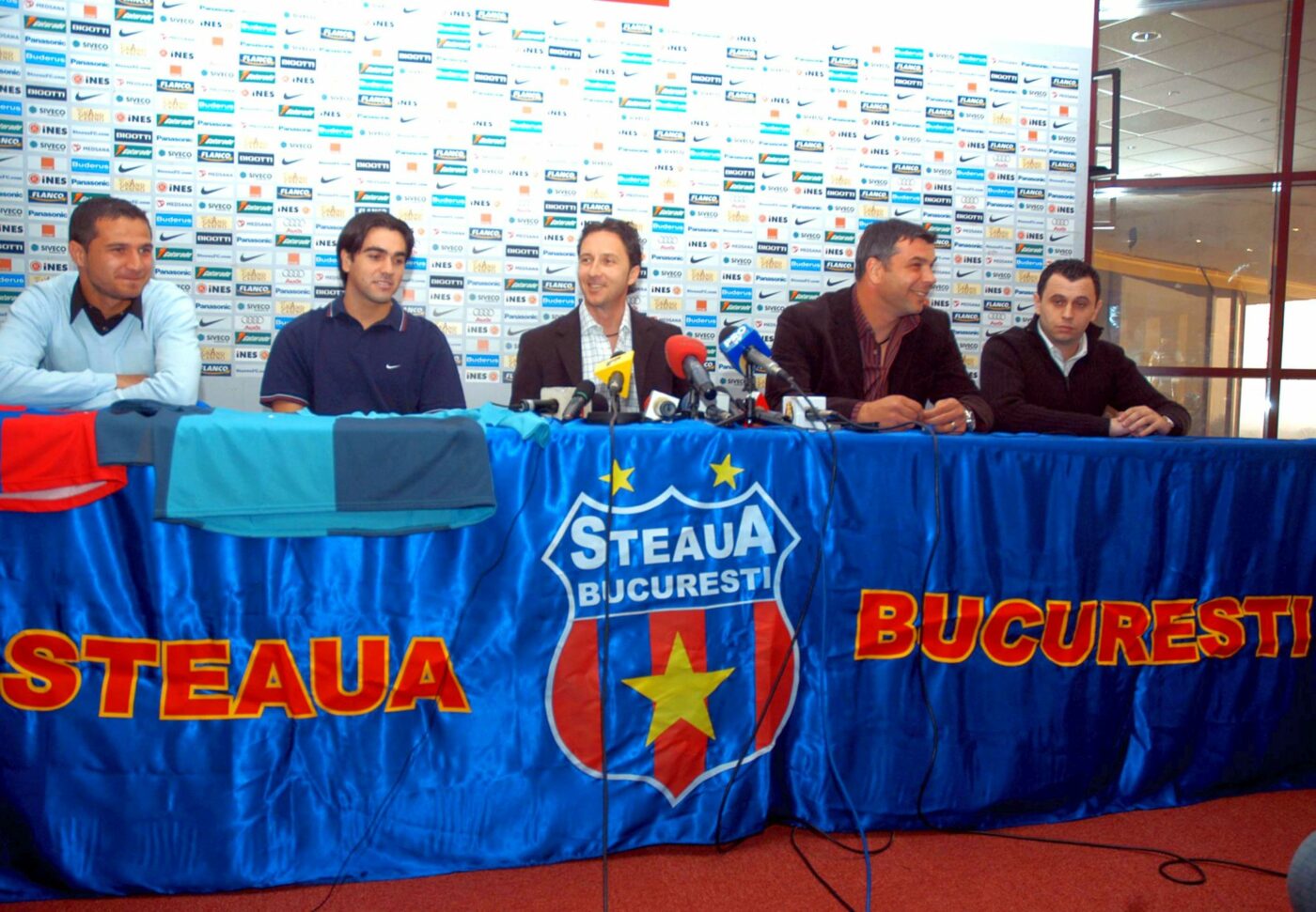 Gigi Becali dă lovitura: Cosmin Olăroiu se implică în antrenamentele de la FCSB! Meme Stoica a recunoscut tot: „Am discutat cu el zilele trecute!”. Cum revoluționează Mihai Pintilii fotbalul românesc