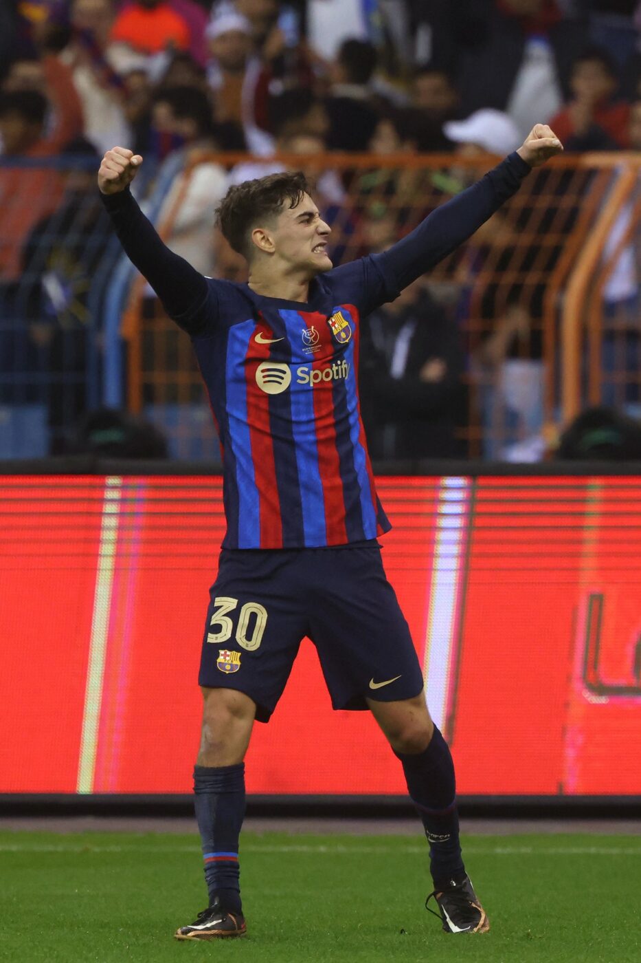 Gavi a intrat definitiv în istoria Supercupei Spaniei după golul marcat în poarta lui Thibaut Courtois! Tânărul fotbalist al Barcelonei a doborât recordul deținut tocmai de antrenorul său, Xavi Hernandez!