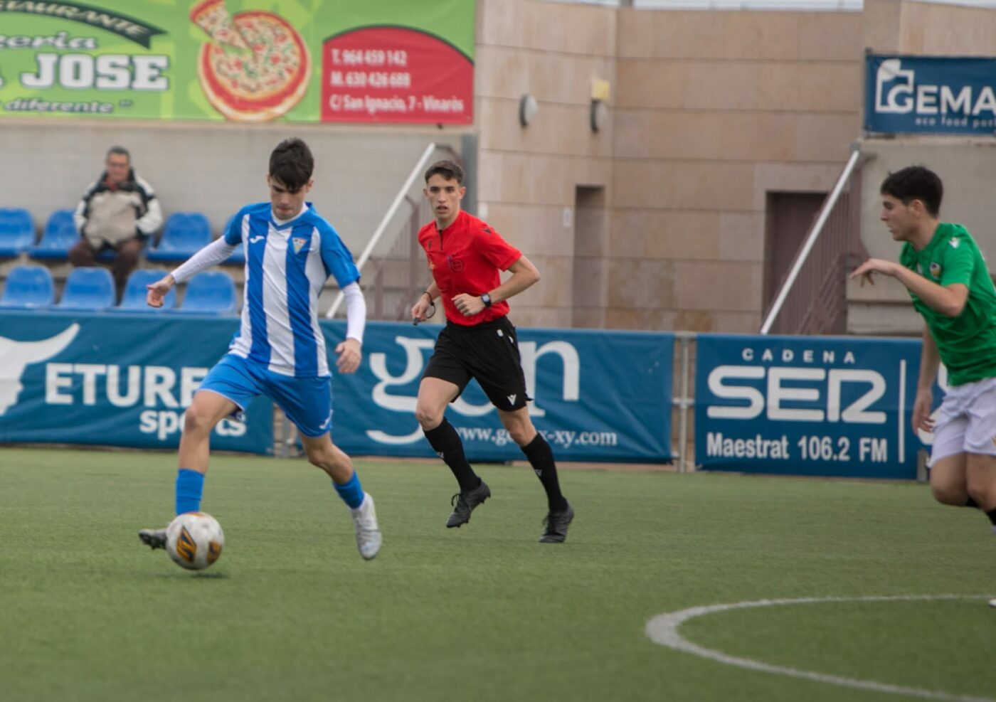 Povestea fotbalistului de 17 ani din Vinaros care face senzație în Comunidad Valenciana! „Îmi place mâncarea românească, vreau să joc în Superliga” | FOTO EXCLUSIV
