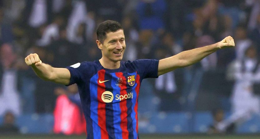 Care a fost primul lucru pe care l-a făcut Robert Lewandowski după ce a demolat-o pe Real Madrid în finala Supercupei Spaniei și a primit medalia de aur | FOTO