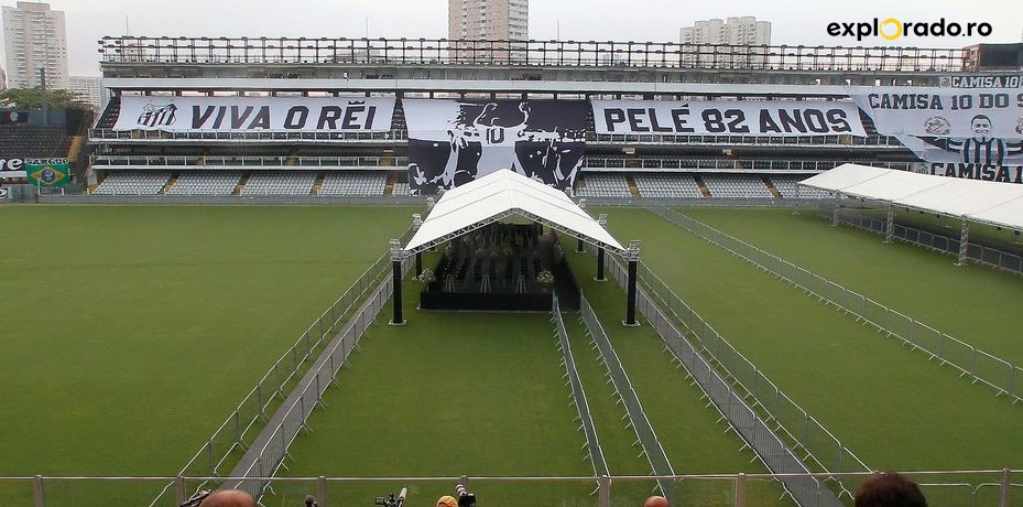 Sicriul cu trupul neînsuflețit al lui Pele a ajuns la Stadionul Vila Belmiro din Santos | VIDEO