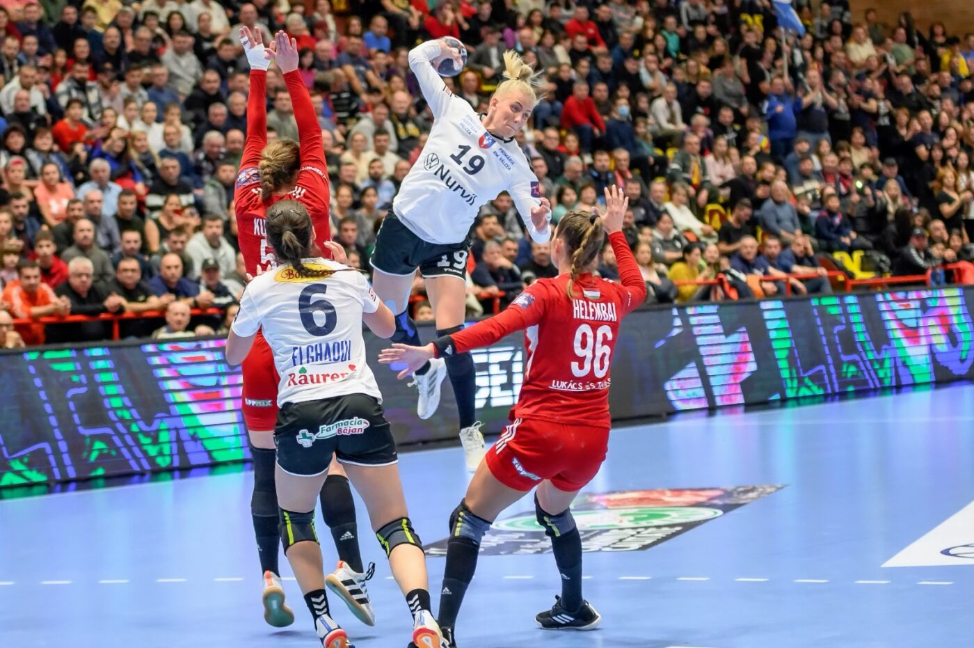 Start lansat pentru SCM Rm. Vâlcea în grupele EHF European League. A învins Praktiker VAC, 40-30