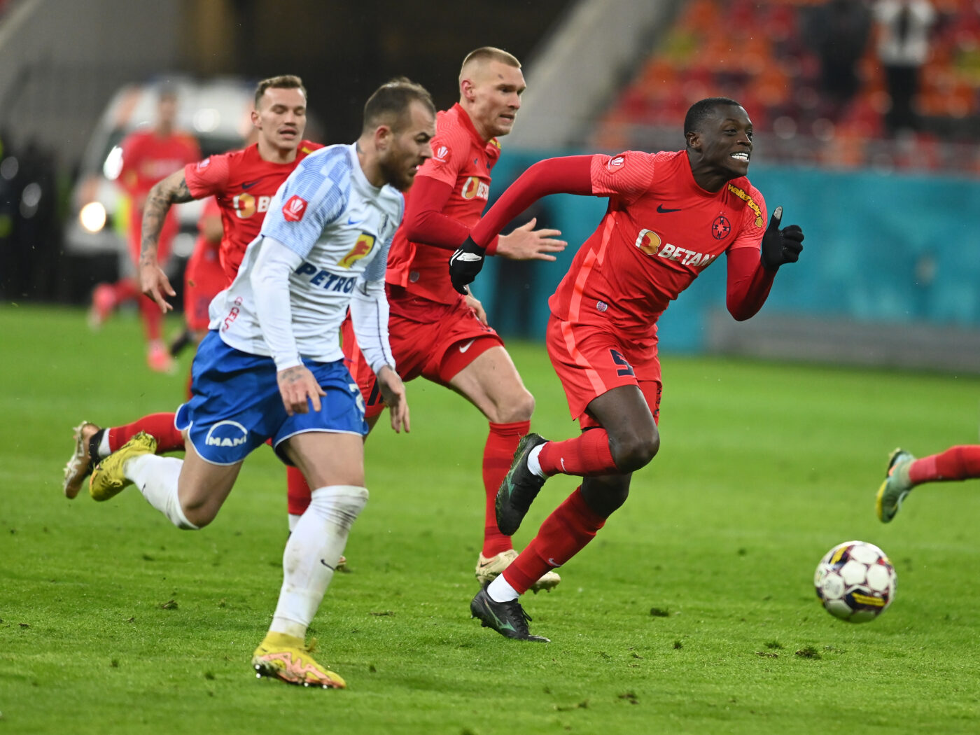 Favoritul lui Gigi Becali o sabotează din nou pe FCSB cu Farul?! A îngropat echipa în ambele meciuri din sezonul regular, iar acum e titular împotriva liderului din Superliga!