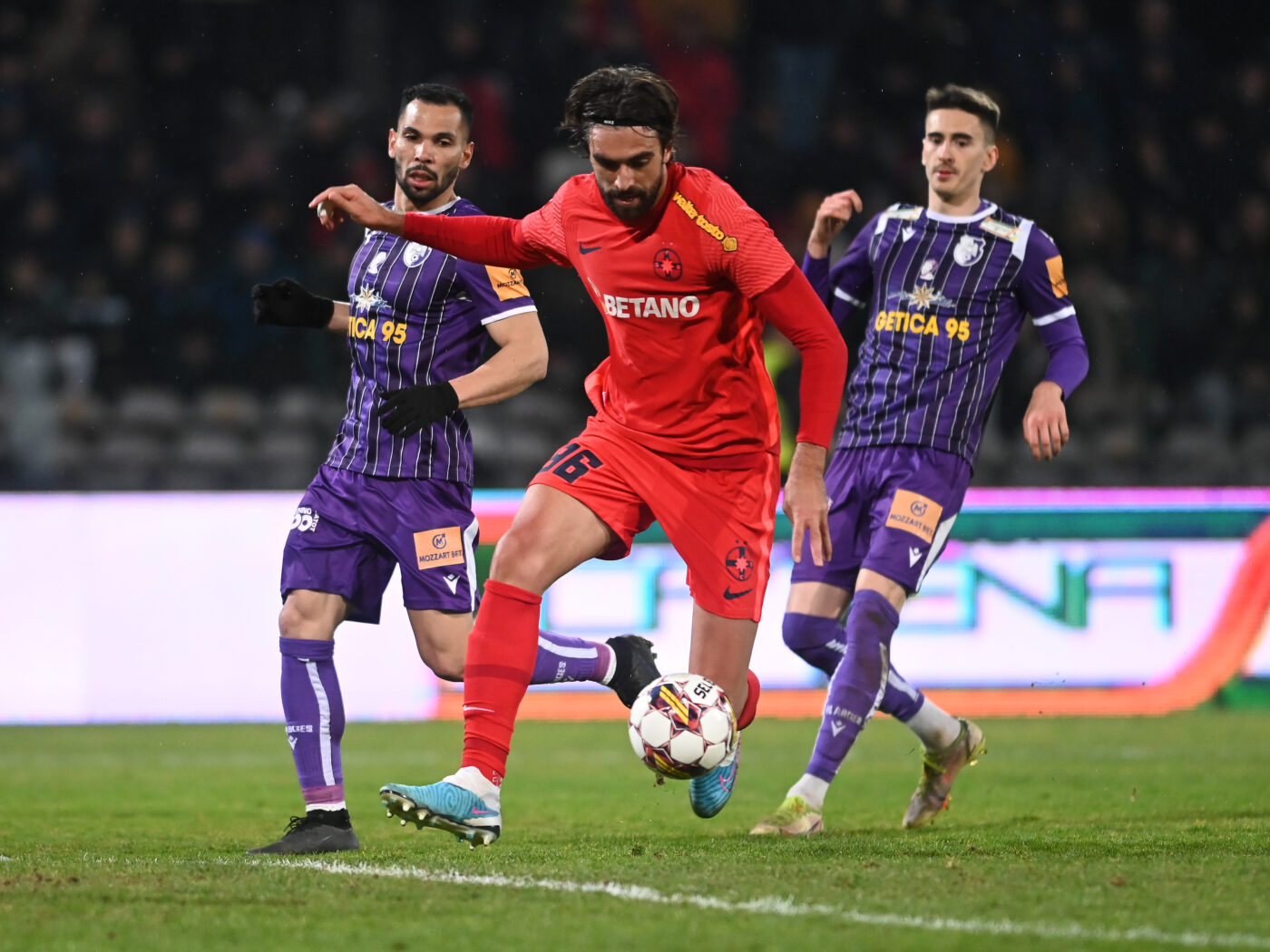 Andrea Compagno, apărat de Meme Stoica după ce italianul n-a impresionat în meciul FC Argeș – FCSB! Ce a pățit atacantul înaintea partidei de la Pitești