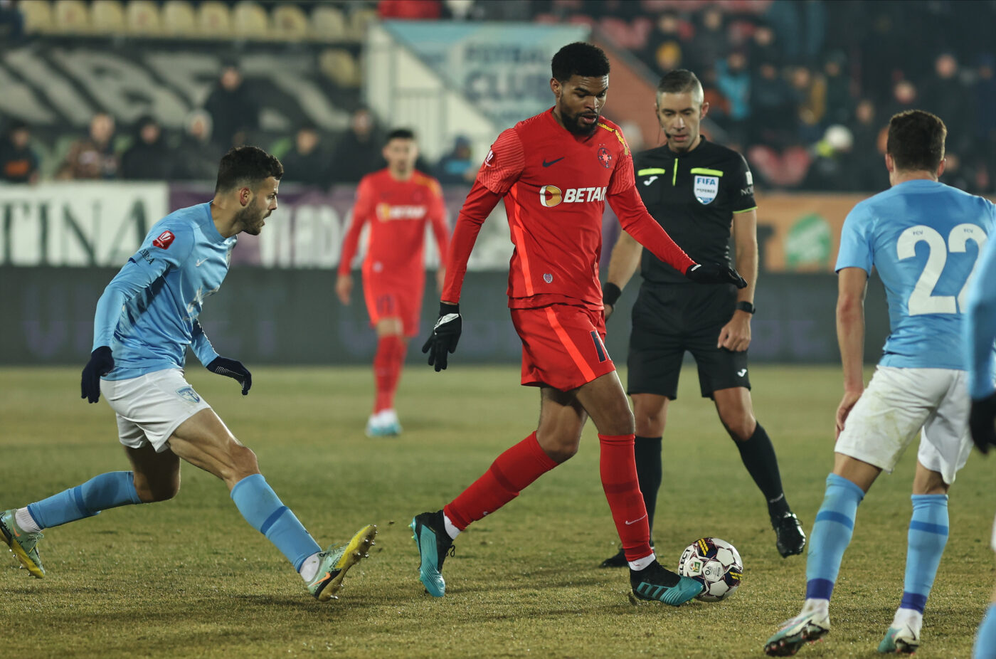 Mihai Stoica vine cu un alt motiv pentru schimbarea lui Malcom Edjouma la pauza jocului dintre Sepsi și FCSB: „Nu poate duce efortul, nu mănâncă și nu se hidratează”