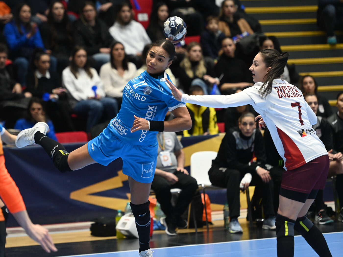 Casele de pariuri nu merg pe CSM București și pe Rapid! Care sunt cotele oferite de bookmakeri pentru trofeul Ligii Campionilor la handbal feminin! | SPECIAL