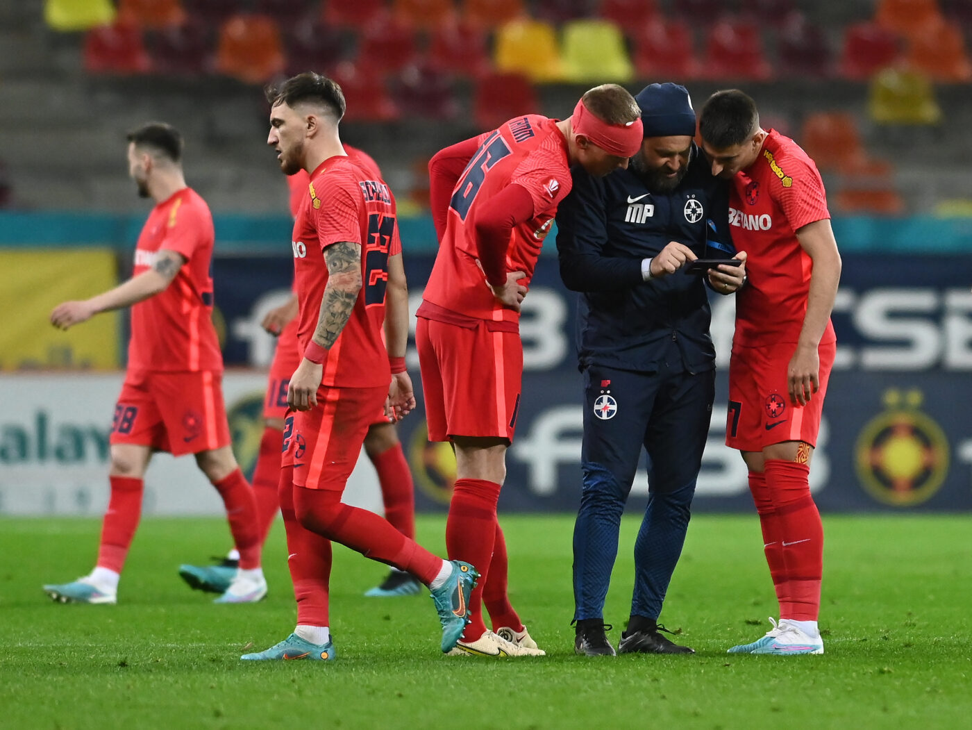 Cele 3 greșeli făcute de FCSB în meciul cu Universitatea Craiova: cine e vinovatul, Gigi Becali sau Mihai Pintilii? Ilie Dumitrescu le-a descoperit: „Apropo de judecata în oglindă”