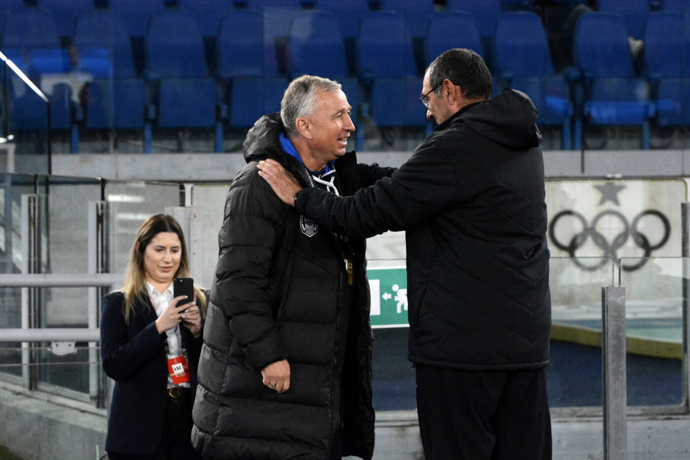 Dan Petrescu îi dă replica lui Maurizio Sarri după ce a criticat gazonul de la Cluj: „La Roma era cam la fel. Nu țin minte să fi fost mai bun”