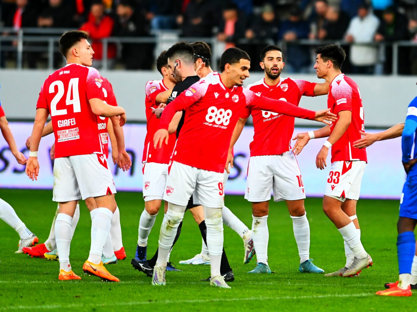 Victoria cu Unirea Constanța s-a lăsat cu o primă specială de 100 de euro pentru unul dintre jucătorii lui Dinamo! Fotbalistul și-a încasat recompensa direct pe gazon