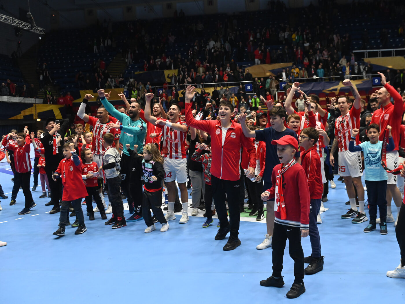 „Dulăi” uriași: Dinamo s-a calificat în play-off-ul Ligii Campionilor la handbal masculin! Cum arată clasamentul înaintea meciului de joi cu Paris Saint-Germain