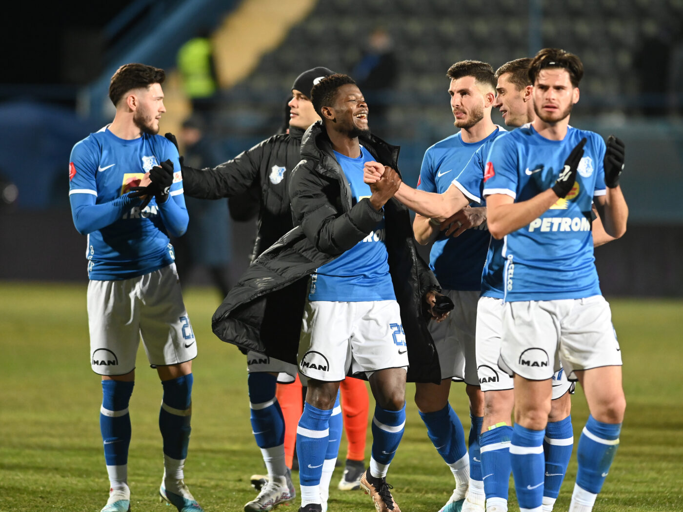 UTA Arad – Farul Constanța, meci cu implicații la titlu. Vezi ponturile zilei din Superliga României (P)