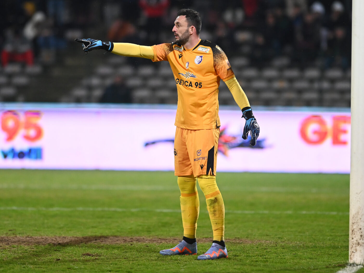Cătălin Straton, în lacrimi după ce FC Argeș a retrogradat! A început să urle de furie: „Degeaba ai 6-7 jucători buni într-un lot de 20! Să nu-i mai văd în vestiar”