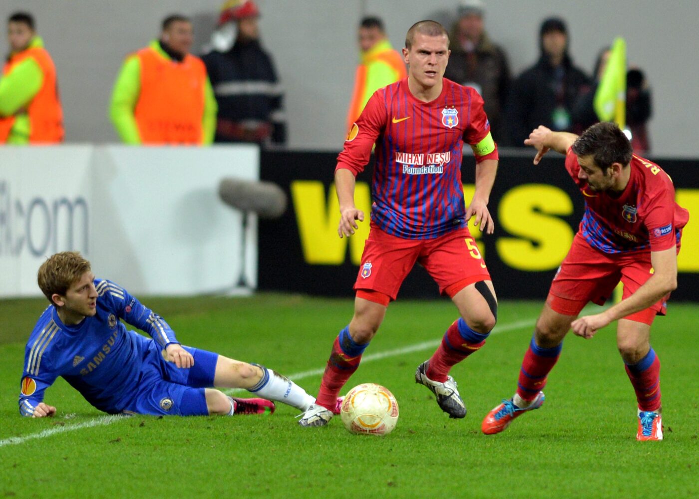Alex Bourceanu votează echipa ideală FCSB în ancheta ProSport! „Redutabili, unul cu joc aerian și tackling-uri de excepție, iar celălalt, imposibil de depășit cu mingea jos, cu o progresie extraordinară”. EXCLUSIV