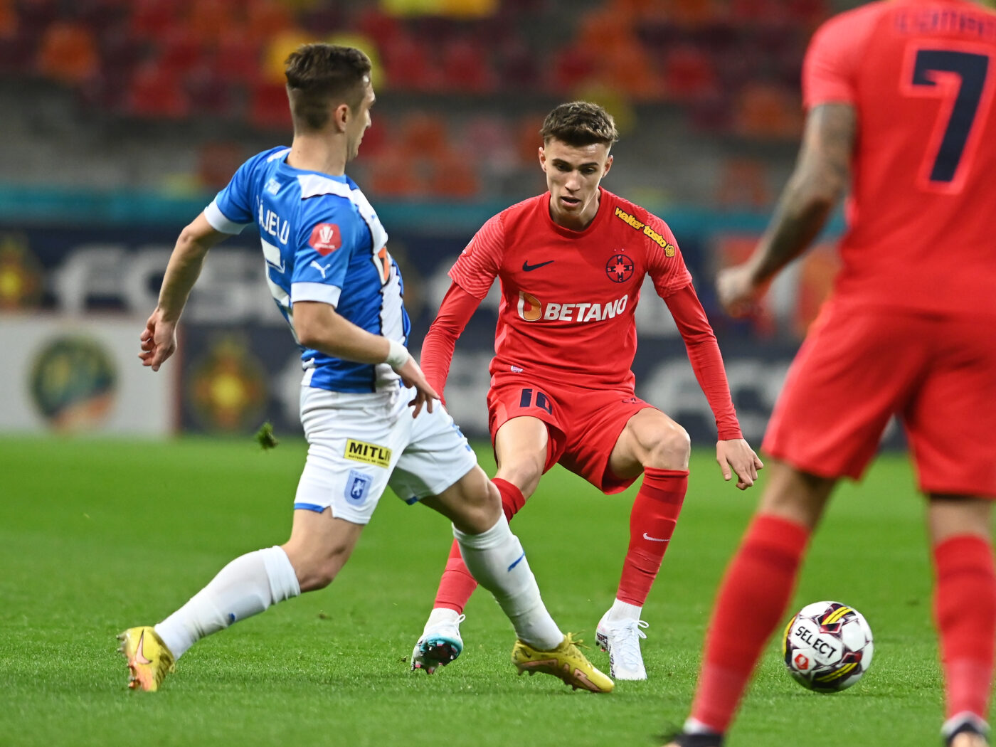Un nou caz la FCSB? Tavi Popescu, reacție nervoasă când a fost schimbat! Cine a încercat să îl tempereze imediat pe fotbalist