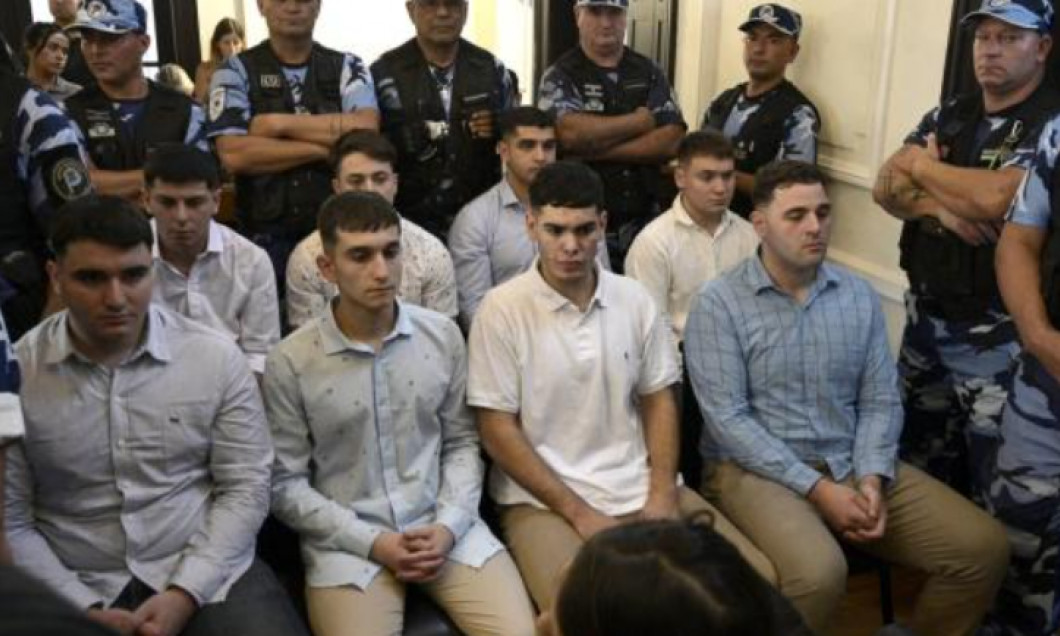 „Dreptate pentru el!”. 5 pedepse de închisoare pe viață pentru sportivii care au ucis un tânăr! Liderul grupului de criminali a leșinat când a aflat sentința | VIDEO