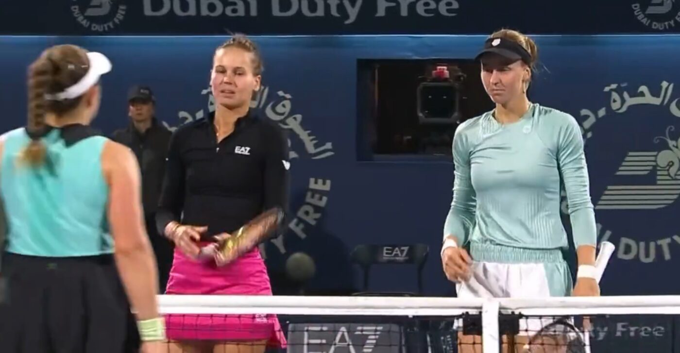 Gestul controversat făcut de ucraineanca de pe locul 10 WTA, când adversarele din Rusia o așteptau la fileu pentru tradiționalul salut | VIDEO