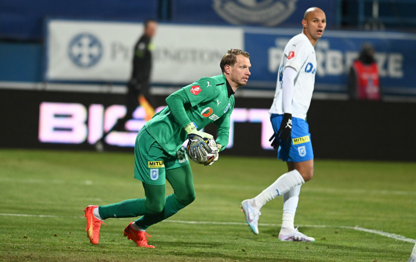 Giedrius Arlauskis ar putea pleca de la Universitatea Craiova! Mihai Rotaru a pus ochii pe poartarul echipei naționale