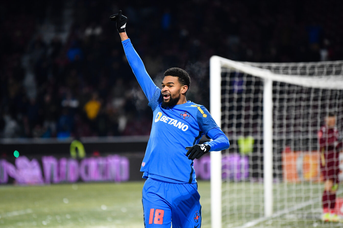 Mihai Pintilii a dezvăluit cum l-a „resuscitat” pe Malcom Edjouma: „Acum 3-4 luni nu putea să ajungă la poartă”. Săgeată pentru Nicolae Dică?