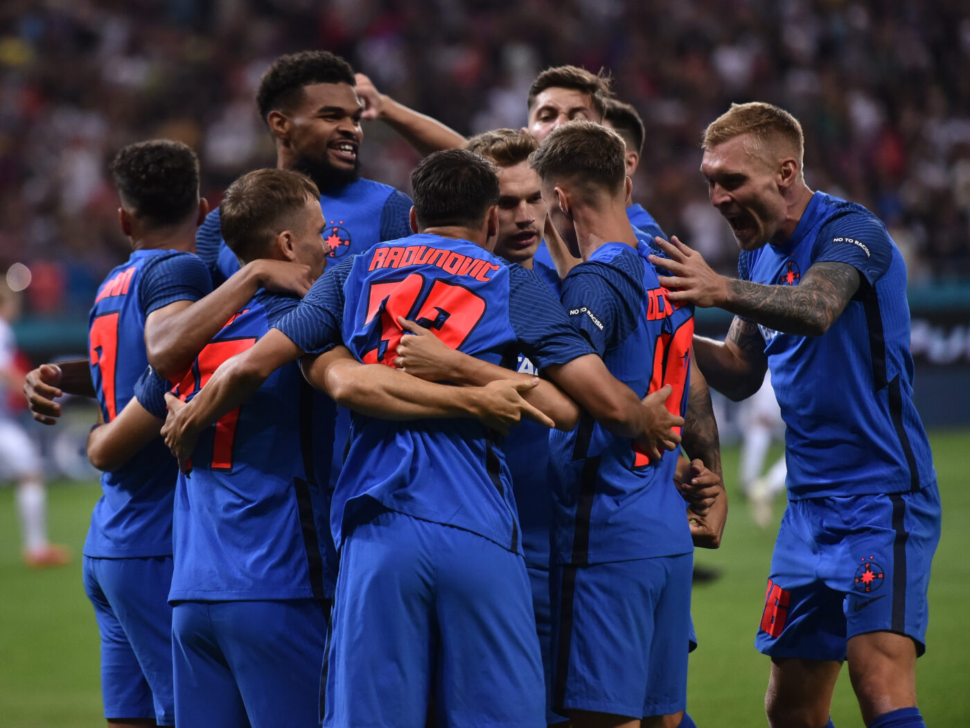 Gigi Becali se poate „pricopsi” cu alte milioane de euro din transferul unei vedete de la FCSB! Rangers vrea să aducă un alt român lângă Ianis Hagi și îl urmărește pe fotbalist la partidele din Superliga