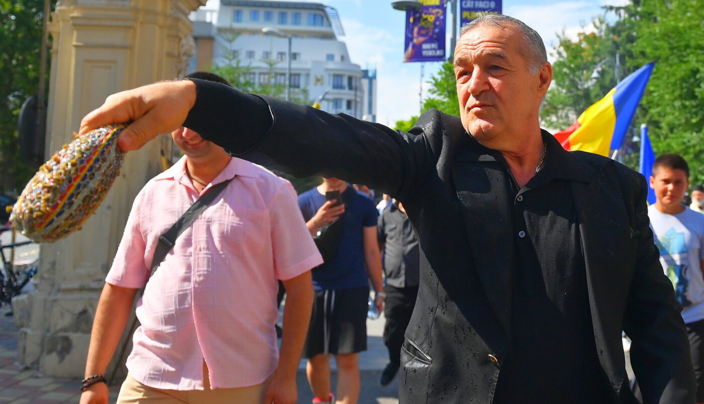 Gigi Becali tremură: omul care ține în picioare lotul lui FCSB a primit o ofertă importantă și poate pleca! Știm salariul pe care-l poate încasa la noul club | EXCLUSIV