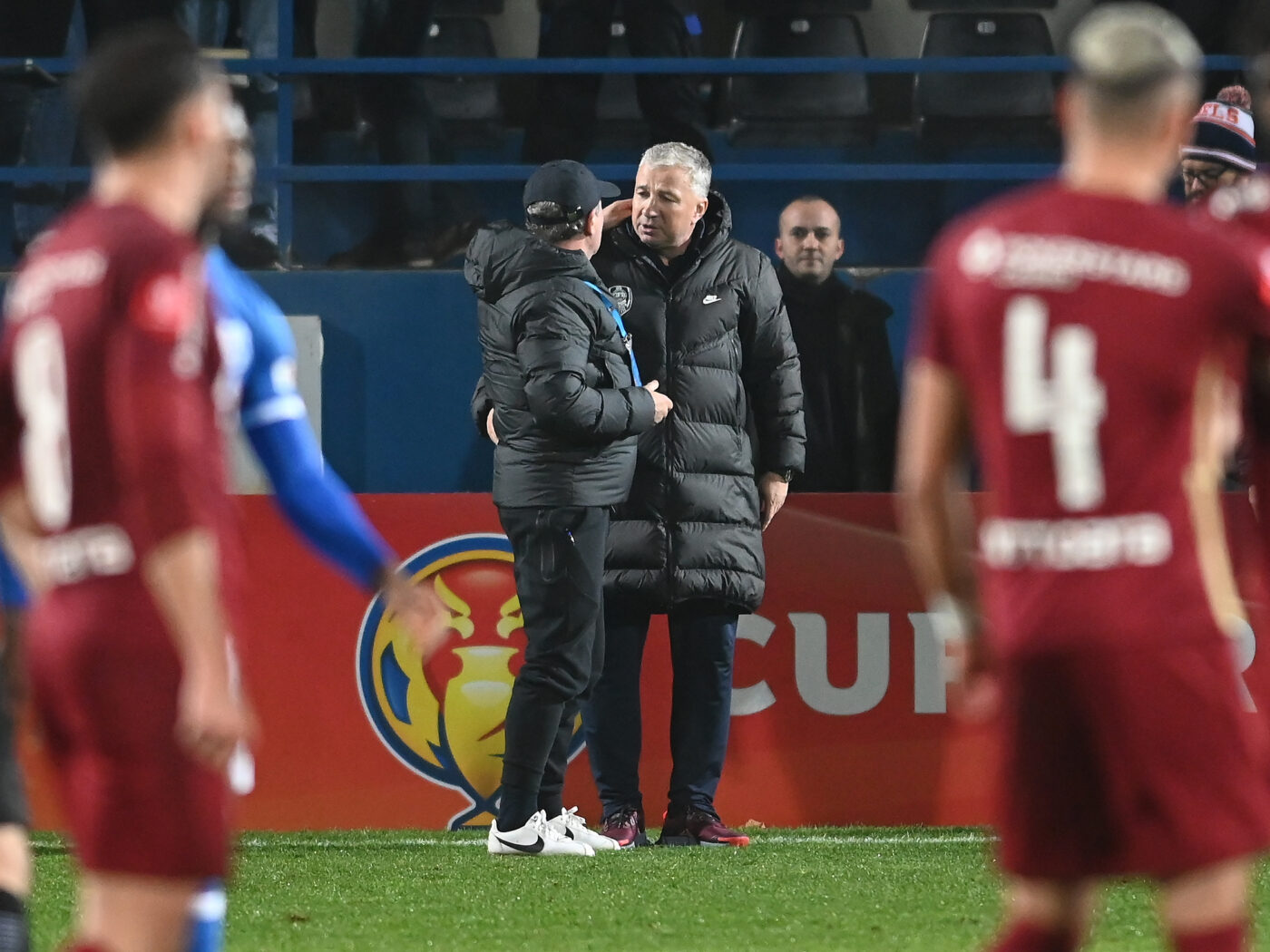 Jucătorul traumatizat de Dan Petrescu. „Am fost cobai, am vomat și în antrenament și după!” Cum a reacționat antrenorul lui CFR Cluj