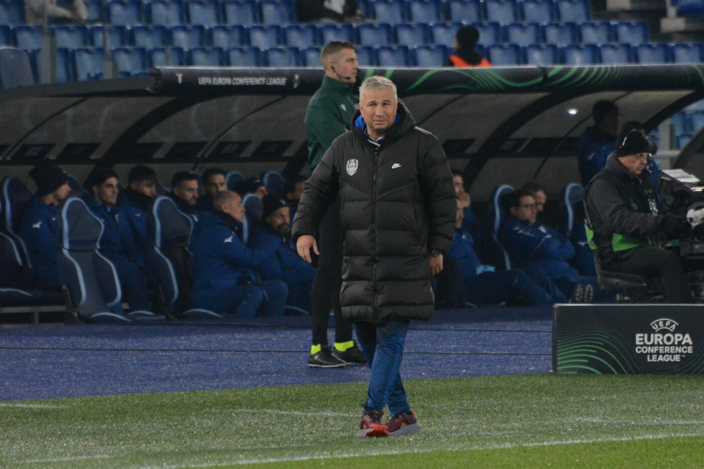 Dan Petrescu speră la o minune la returul CFR Cluj – Lazio, dar își „taxează” jucătorii. „Eu aveam curaj dacă eram pe teren… Diferența de valoare s-a văzut din avion!” | VIDEO